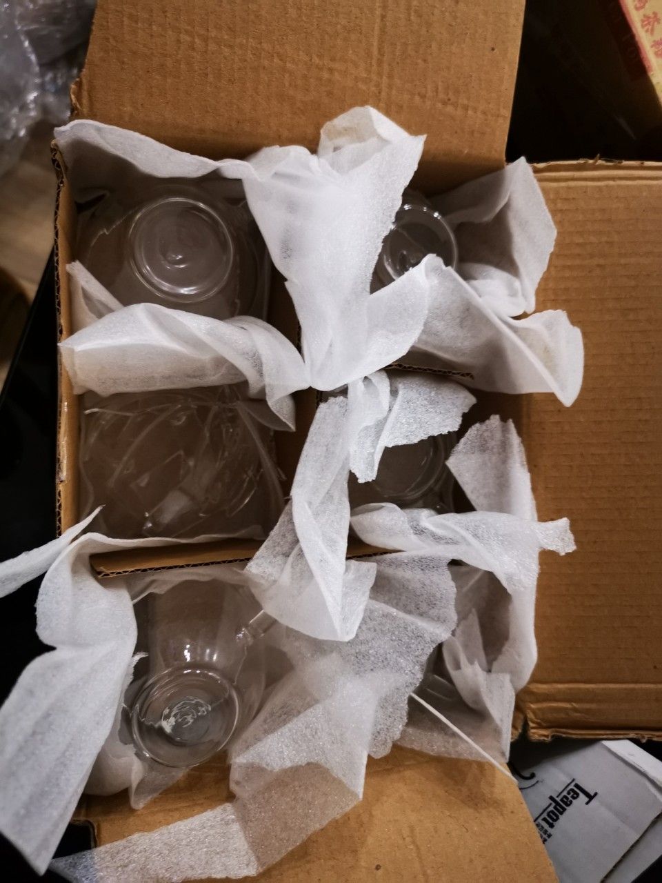 Nhận được hàng bị vỡ 2 món, nhờ hỗ trợ chị đổi lại nhé