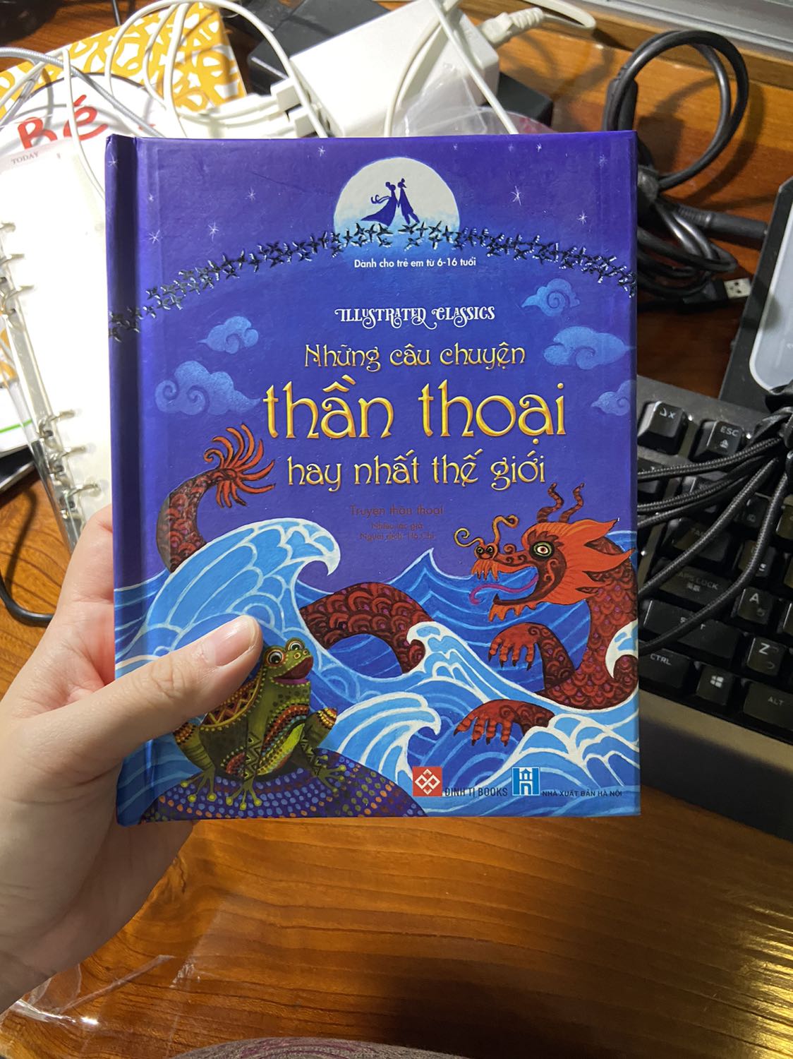 Sách dày dặn chắc tay. Nội dung mình chưa đọc kỹ nhưng hình ảnh in đẹp và cỡ chữ đủ lớn.