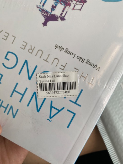 Shop bán hàng quá tệ. Bán là chỉ biết đăng bài lên bán. Khách nhắn tin thì không trả lời, bán sách bìa cứng, giao bìa mềm rồi còn tráo trở báo tiki là lỗi do khách ấn nhầm, không đọc kỹ sản phẩm.
Thời đại nào rồi mà còn đổ cho khách không đọc kỹ sản phẩm, đơn mua vẫn còn rành rành ra đấy mà nói khách nhầm. 
Khách không bao giờ nhầm, chỉ có shop sai mà không nhận, không dám nhận, không một lời xin lỗi, để khách chờ gần 1 tuần không 1 câu trả lời. 
Tiki mà cho đánh giá 0 sao thì có khi cũng không xứng đáng, âm điểm chất lượng!!!!