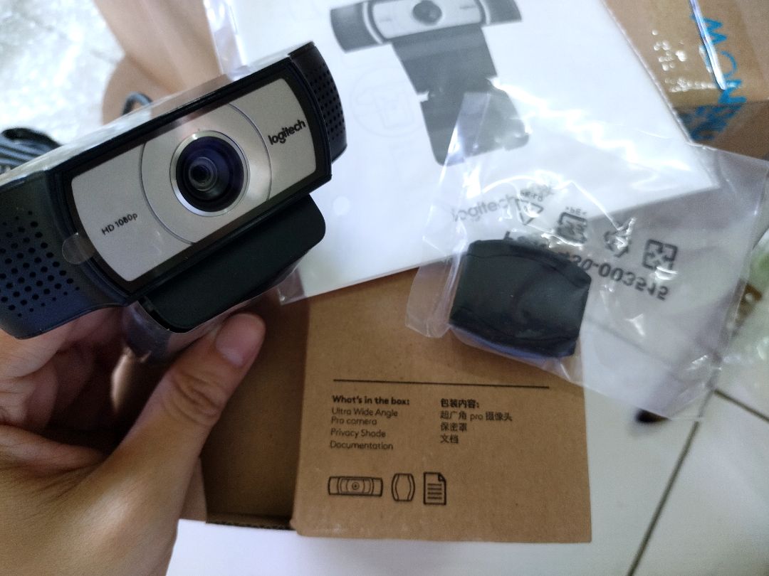 ưng từ giao hàng đóng gói đến lúc nhận hàng, khui hàng và trải nghiệm. Nhu cầu dùng cơ bản thì set up nhanh, mà thích làm này làm kia thì hơi mất thời gian để vọc software 1 xíu.
Mình chỉ thắc mắc là k biết tại sao seal lại bị rạch trước khi mình mở ra thôi. Nhưng vì giá mềm hơn các shop khác nên cho qua he