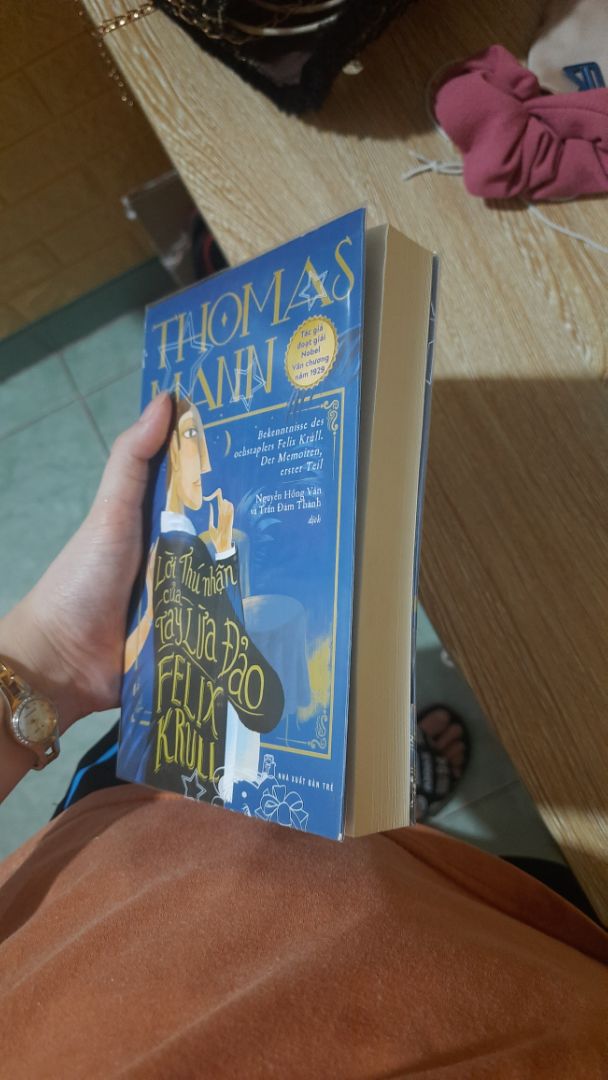 sách mới, đẹp, giao hàng nhanh đúng hẹn. Sách khá nhỏ, cầm vừa tay, mong nội dung oke, bìa thì đẹp rồi, lại kèm book mark nữa