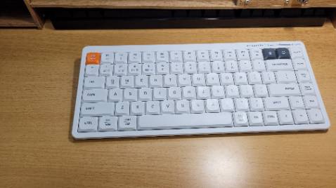 Bàn phím ok, 4 kết nối, gõ ổn. Layout ko hợp lắm, tùy người.