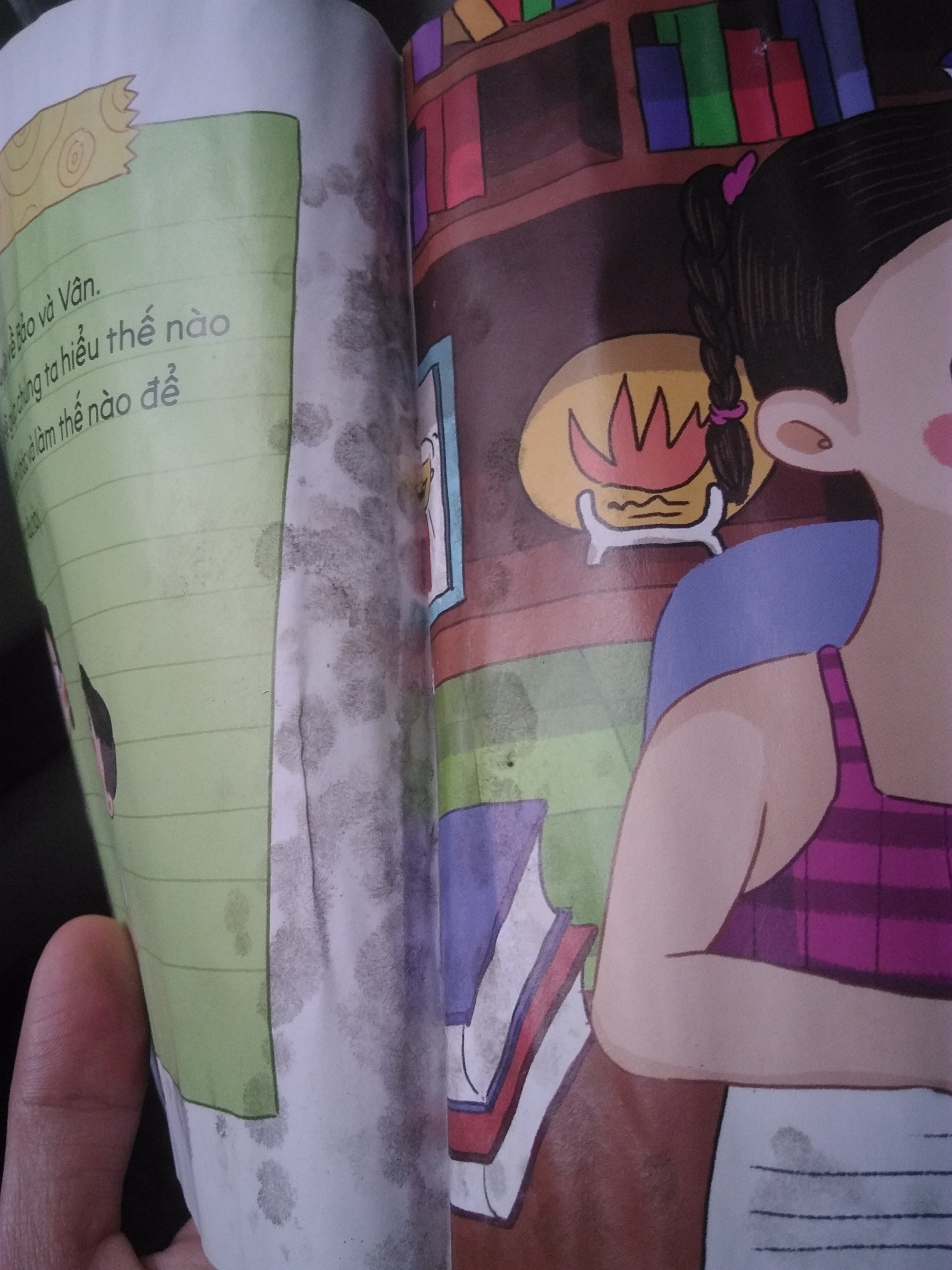 Tiki đổi lại cuốn này giúp m nhé. Sác cho bé mà bẩn quá, không vệ sinh tí nào. Cảm ơn Tiki!