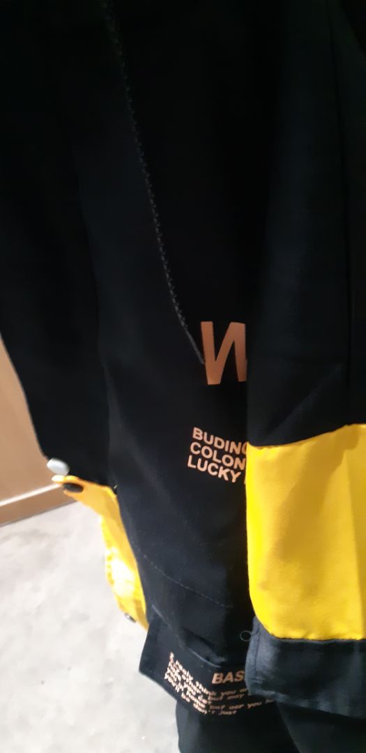 xinh lắm nha mọi người
mặc vào cũng ok 
có thể làm áo đi nắng hoặc áo mùa đông đc á
mình nói thế k phải nó dày đâu vừa lắm