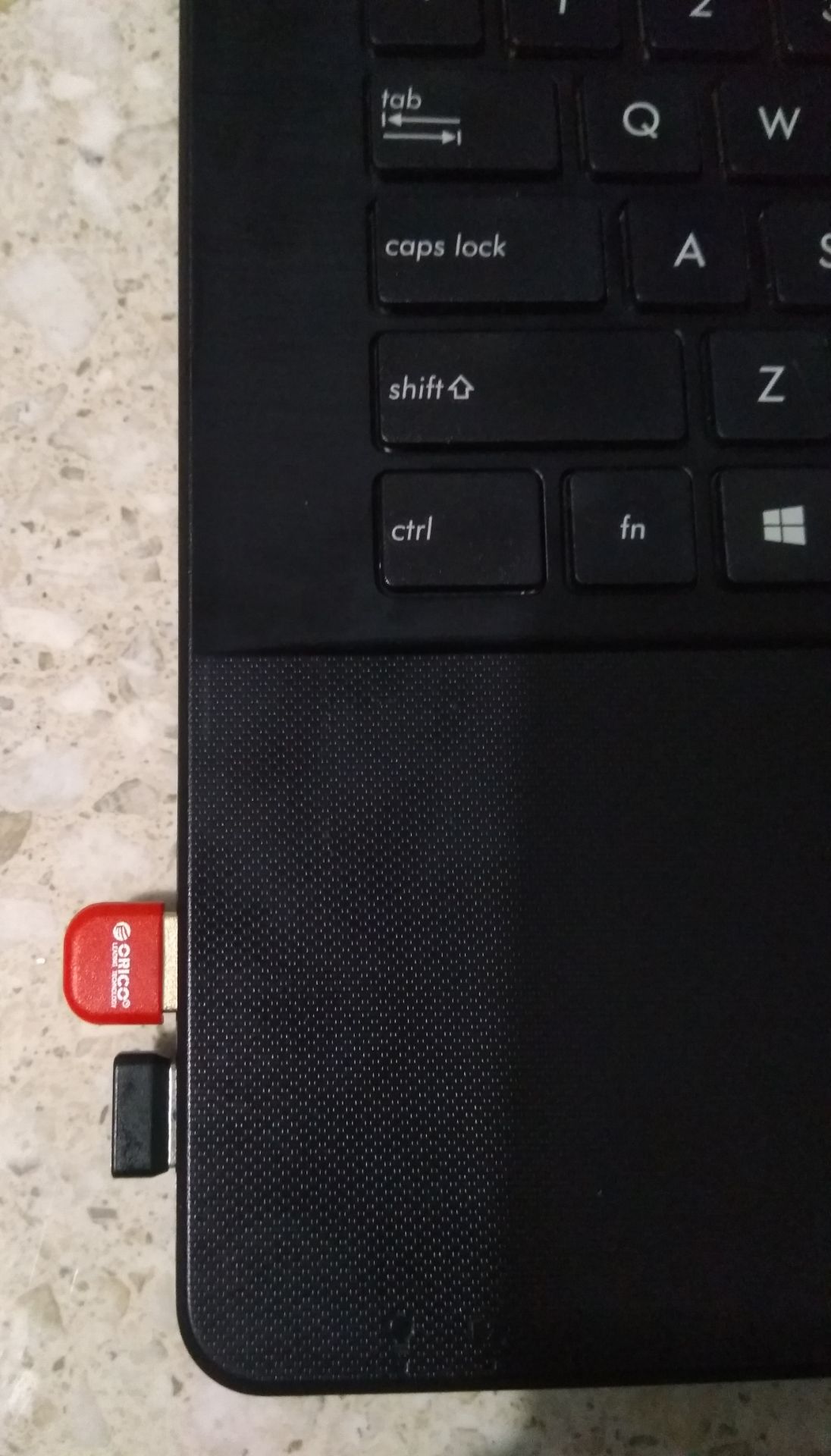 Gắn vào laptop asus đời 2014 nhưng thỉnh thoảng máy báo không nhận usb. Kết nối cũng tạm, không xa lắm. Bất tiện nhất là không tự động nhận dạng rồi kết nối lại với thiết bị bluetooth trước đó. Toàn phải xoá thiết bị rồi kết nối lại.