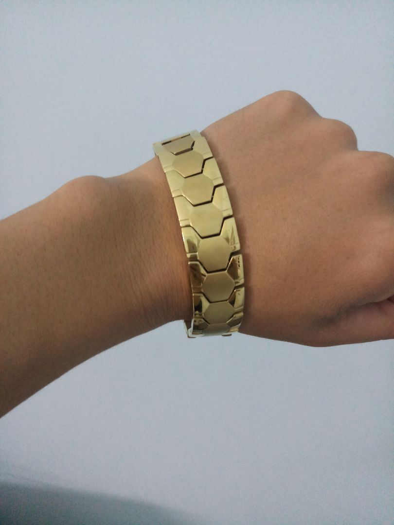 sản phẩm đẹp, thời gian giao hàng nhanh. nhưng vòng tay quá lớn với tay của mình