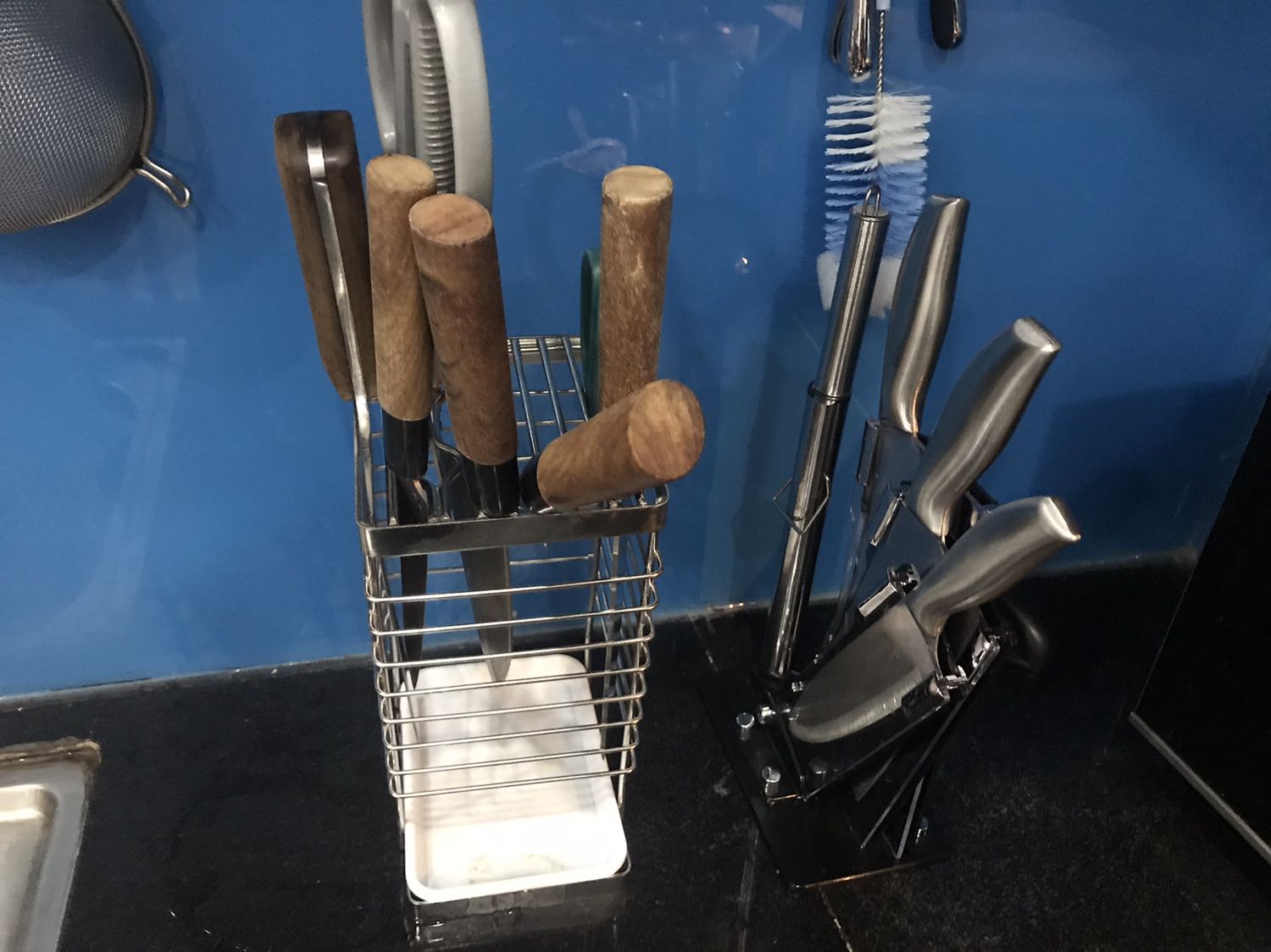 + Shop giao hàng đúng như mô tả.
+ Sản phẩm chắc chắn, đóng gói cẩn thận.
+ Sài rất ok