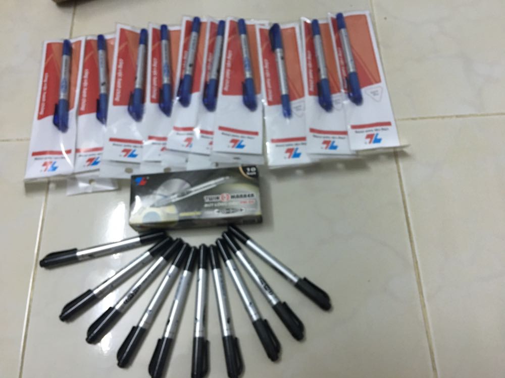 - Dịch vụ: giao hàng đúng hạn, shipper thân thiện.
- Sản phẩm: chất lượng về các loại bút của Thiên Long thì không còn gì bàn cải nữa rồi. Màu mực chuẩn, khi viết ra đường nét mực rất đẹp, không bị lem như nhiều loại bút khác.
Phải nói là cực kì, cực kì hoài lòng luôn, từ lúc bé xíu đến bây giờ mình vẫn luôn xài bút của Thiên Long và sau này cũng vẫn vậy. 
Cám ơn Thiên Long đã cho mình những trải nghiệm tốt nhất!