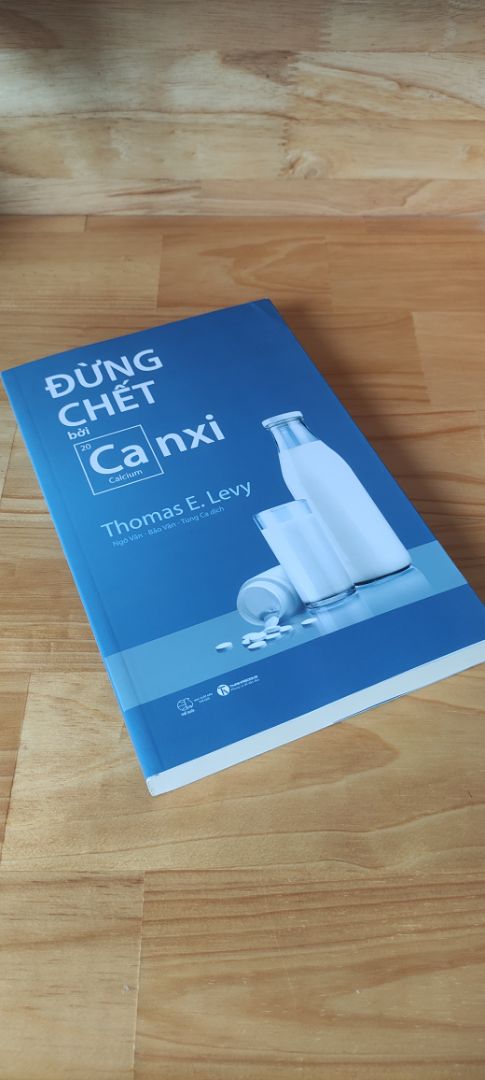 Đóng gói chưa kỹ nên sách hơi móp ở góc trên cùng bên phải, nhưng không ảnh hưởng nhiều. Sách vẫn đẹp đẽ, sạch sẽ. Giao đúng hạn. (Nội dung chưa đọc nên chưa thể đánh giá). Ngoài ra thì giờ mới biết đặt ở 2 shop khác nhau Tiki vẫn giao chung 1 lần. Đó giờ cứ tưởng đặt 2 shop thì giao riêng nên toàn mua chung 1 shop cho tiện =))