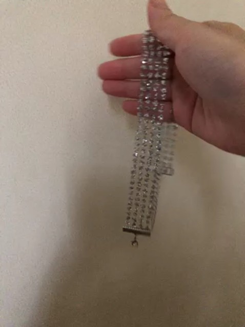 Giao nhanh 2h. Mẫu rất dễ thương nhưng mang hơi ngứa châm chích do mấy hạt đính bling bling ấy cạ vào da.