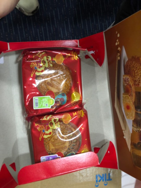 Date bánh hơi cận. Giao hàng và đóng gói ok. Đúng số lượng & cũng đã xuất hoá đơn đầy đủ. Nhưng hoá đơn không gửi về email mà phải để mình nt hỏi mới gửi link để mình tự tra cứu.