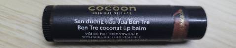Cái này nước ngoài gọi là Chapstick. Xuất ra nước ngoài có khả năng nha bạn. Xài ok đó.
Thêm tí Vaseline vào để chữa nẻ môi tốt nữa là xịn.