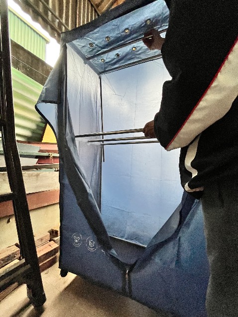 Giao hàng nhanh. Nhân viên giao vui vẻ.
Sản phẩm tốt, màu đẹp sạch như hình. Hi vọng dùng ổn. 
Tôi không biết cách lắp tủ sấy nhờ sự hỗ trợ nhanh chóng chu đáo của Tiki tôi đã lắp xong.
 Xin cảm ơn.