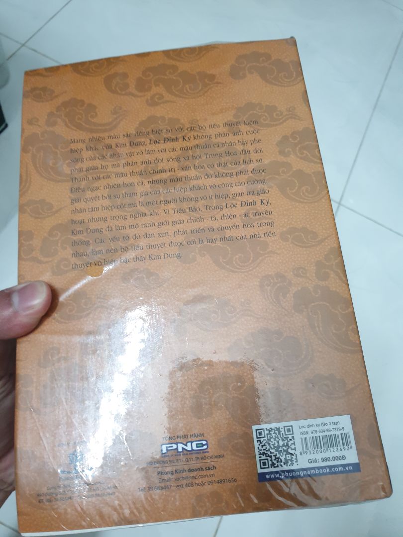 Xử lý đơn hàng nhanh, thời gian giao hàng cũng khá nhanh. Bản in hơi kỳ vì chất lượng giấy không đồng nhất (trang trắng trang vàng), nhưng nói chung sản phẩm chưa có lỗi gì đáng kể