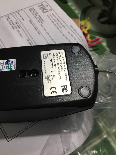 Shop cho mình hỏi đây là chuột mới 100%, hay chuột qua sử dụng và hấp lại????? mọi thứ đều mới trừ 4 chân tiếp xúc với mặt bàn mặc dù mình chưa úp lại để rê chuột.
click thử thì các chuột chưa liệt vẫn ok nên vẫn chấm shop 2 sao,
nhờ bạn lấy giúp về đích thân bóc tem ra kiểm tra thì không được happy như khi đặt hàng