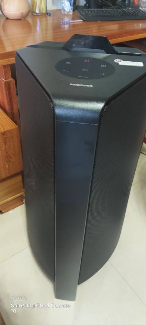 Chất lượng âm thanh tốt, ổn trong tầm giá, khá nặng khi di chuyển.