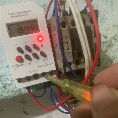 Công tắc không output ra điện đồng hồ vẫn đóng tiếp điểm không có điện muốn đổi hàng Công tắc không output ra điện đồng hồ vẫn đóng tiếp điểm không có điện muốn đổi hàng