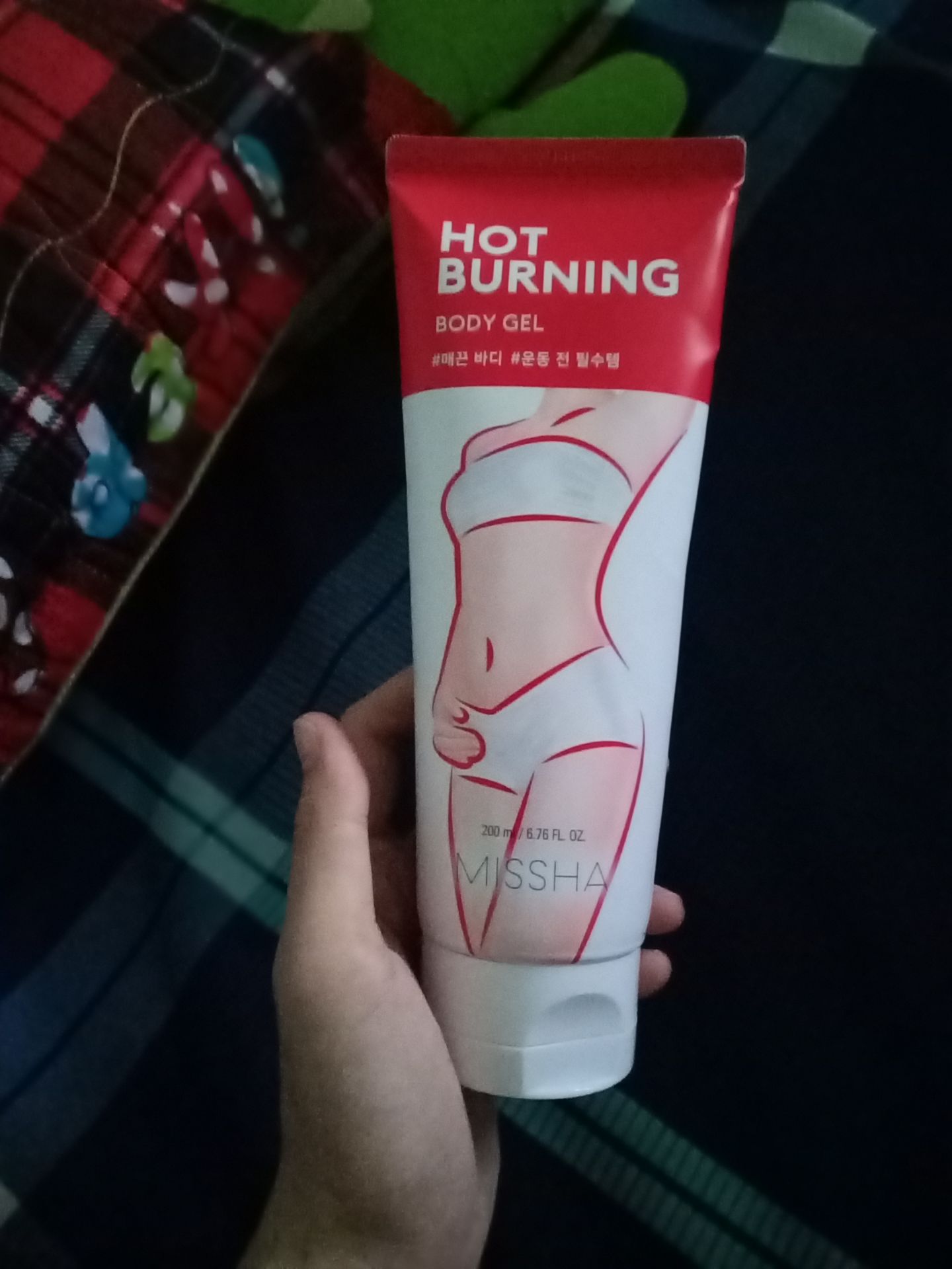 Mới đầu sức vô thấy ko nóng gì hết, mà mát mát thì lát sao mới nóng ấm đã lắm! Nhưng nóng k lâu, nên 1 tiếng sau phải thoa lại nữa chắc ghiền cái nóng kem tan mỡ haha.Vòng eo sanh đã 2 đứa là 79cm nên vài tháng sau nữa coi nó có giảm nhiều ko rồi review tiếp cho mn nhé! ? Kem tan mỡ này mùi k hắc như những kem tan mỡ khác mình từng dùng nên khá ok Mới đầu sức vô thấy ko nóng gì hết, mà mát mát thì lát sao mới nóng ấm đã lắm! Nhưng nóng k lâu, nên 1 tiếng sau phải thoa lại nữa chắc ghiền cái nóng kem tan mỡ haha.Vòng eo sanh đã 2 đứa là 79cm nên vài tháng sau nữa coi nó có giảm nhiều ko rồi review tiếp cho mn nhé! ? Kem tan mỡ này mùi k hắc như những kem tan mỡ khác mình từng dùng nên khá ok