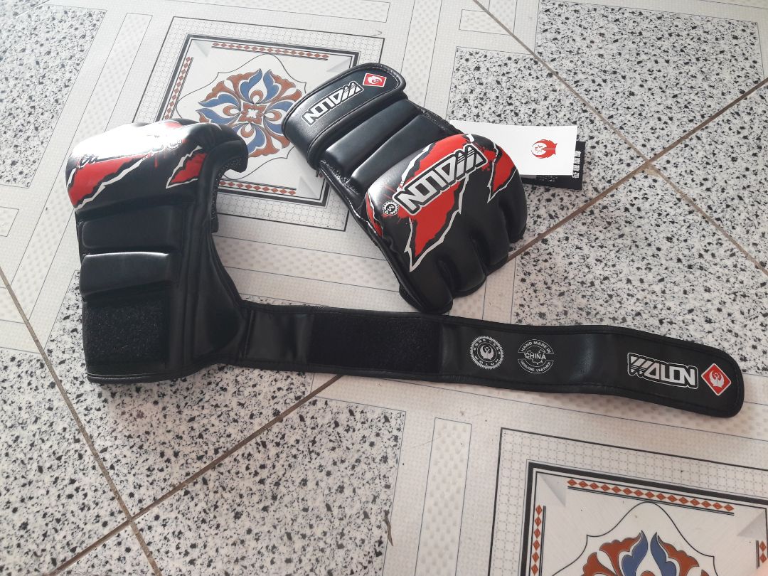 Thiết kế ngầu . Chất liệu cao cấp . Shop bán giá rẻ hơn shop khác . Nên đăng bán vỏ bao cát loại dây xích để khách hàng mua thêm . Thiết kế ngầu . Chất liệu cao cấp . Shop bán giá rẻ hơn shop khác . Nên đăng bán vỏ bao cát loại dây xích để khách hàng mua thêm .