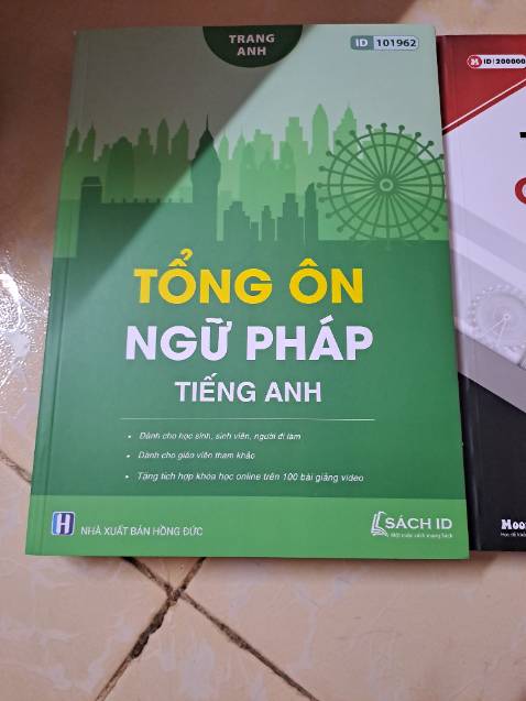 Giao diện sách đẹp, chất giấy tốt, nhưng đóng gói sơ xài, may là bị bóp nhẹ phần góc thôi. Cũng không có quà tặng luôn😐 Giao diện sách đẹp, chất giấy tốt, nhưng đóng gói sơ xài, may là bị bóp nhẹ phần góc thôi. Cũng không có quà tặng luôn😐