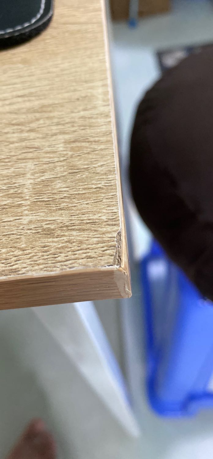 hợp túi tiền sinh viên và người thu nhập thấp, ngoại quan đẹp. Chất lượng không ổn. Mối hàn mỏng manh, cắt hàn xấu. Đóng gói tệ. Nên lót thêm giấy hoặc nilong giữa các lớp mặt bàn và chân bàn để tránh vận chuyển hư hỏng. Cty vận chuyển đã tệ, người bán hàng đóng gói càng tệ, sản phẩm đến tay khách hàng chẳng khác gì đồ cũ.3 sao cho chất lượng. 2 sao cho đóng gói và vận chuyển.