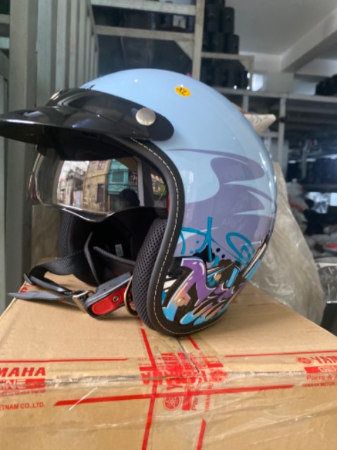 Sản phẩm chính hãng yamaha mũ bảo hiểm đẹp chất lượng giao hàng nhanh/ vấn đề về size hơi *** cần cải thiện lại . Ps: Bao Ngầu