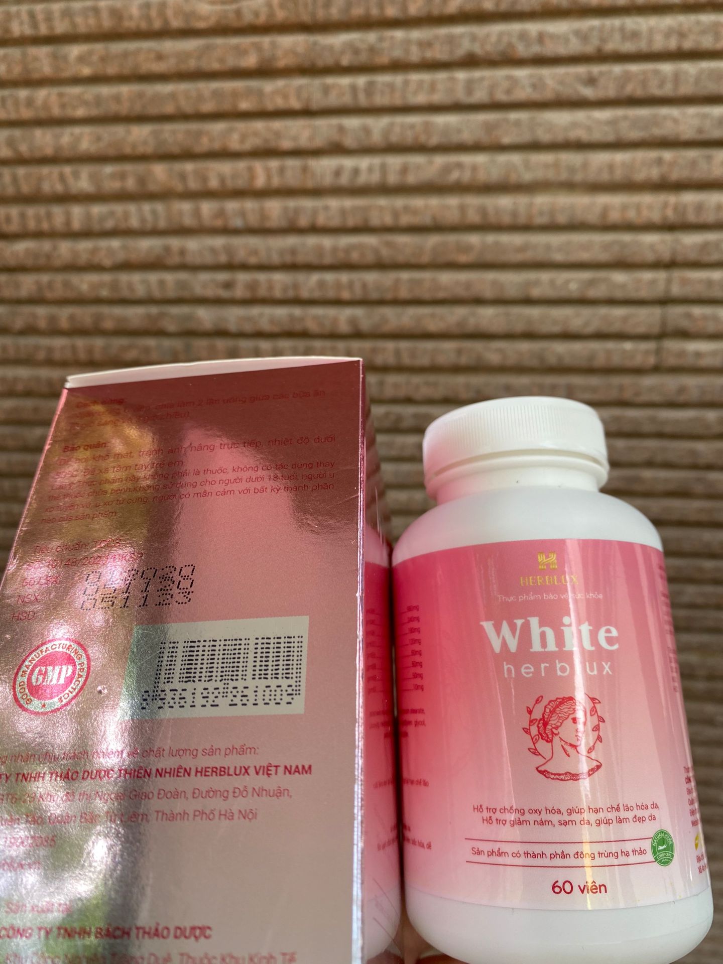 Shop tư vấn nhiệt tình thật cách đóng gói và tặng quà cũng chỉn chu nữa. Bạn mình đã mua của shop và giới thiệu cho mình. Hàng chính hãng, dùng ổn mình sẽ mua nhiều lần nữa nhaaa