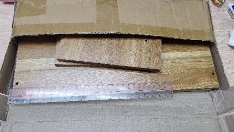 Hàng không đúng mô tả. Ngang chỉ có 40cm, k để vừa bàn phím Hàng không đúng mô tả. Ngang chỉ có 40cm, k để vừa bàn phím