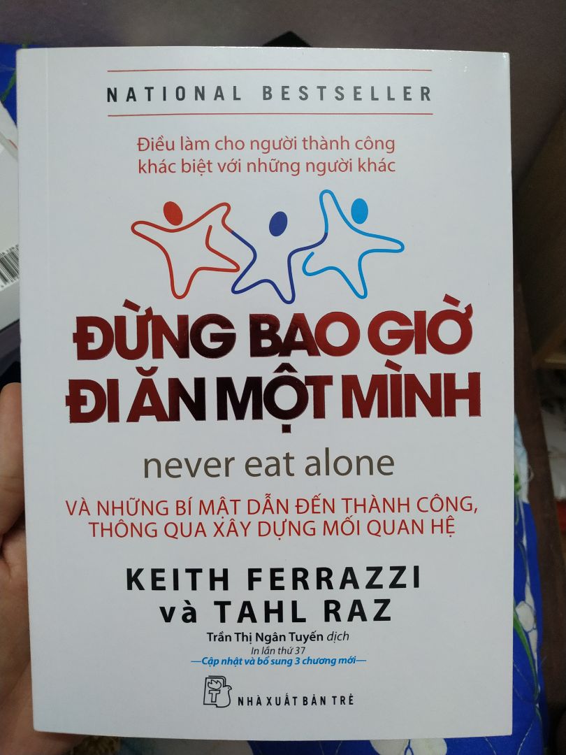 Sách hay, viết giống như 1 quyển truyện, có cả các ví dụ. Ngôn ngữ giản dị, dễ hiểu. Sách giúp tăng giá trị bản thân bằng cách mở rộng các mối quan hệ. Dịch vụ Tiki rất tốt. Đã mua được sách mới, giá rẻ rồi giao hàng lại còn siêu nhanh. Mở mắt ra anh giao hàng đã gọi rồi. Cảm ơn anh, cảm ơn tiki.