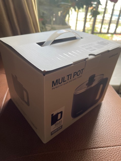 Nhỏ nhắn, vừa đủ dùng cho 1-2 người, có thêm cái nhựa để luộc trứng rất tiện, nồi được bọc nilon rồi đóng hộp rất cẩn thận.