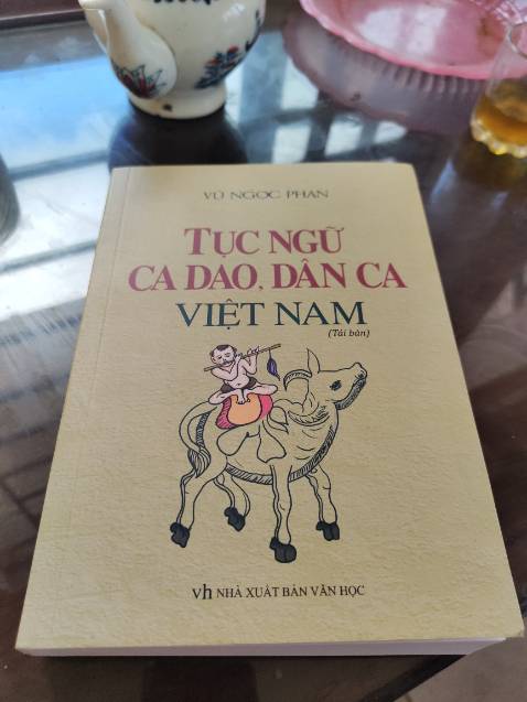 Giao hàng nhanh, bọc cẩn thận. Kể ra mà có kẹp giấy để biết đọc đến đâu thì tốt.