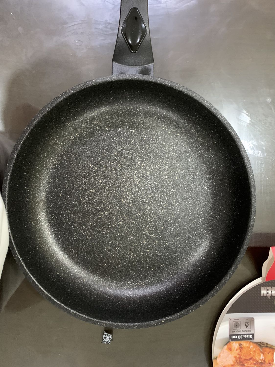 Chảo giá rất tốt. Mình mới dùng đc tuần nên thấy ổn áp.