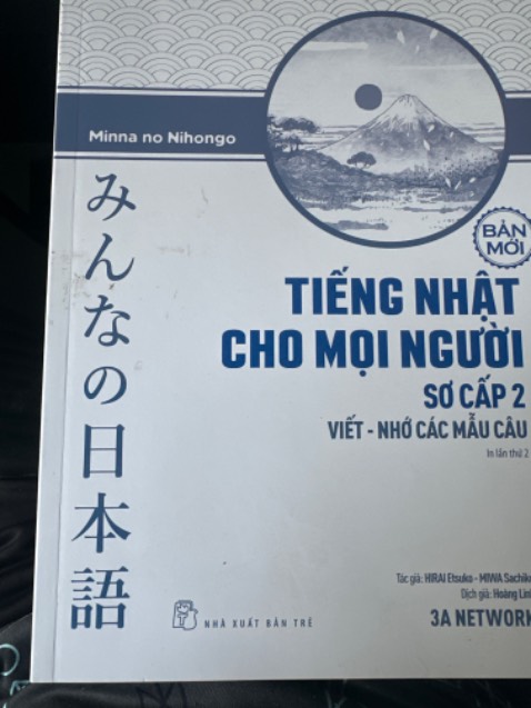 Có 1 cuốn bị dơ. Mực in lần này quá tệ, nhiều cuốn sách in bị mờ chữ, khó đọc nếu nhìn xa