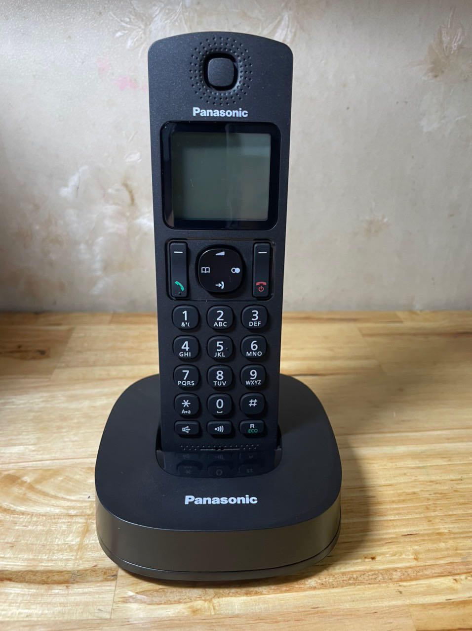 Điện thoại nhỏ gọn, nghe rõ, sài rất tiện.