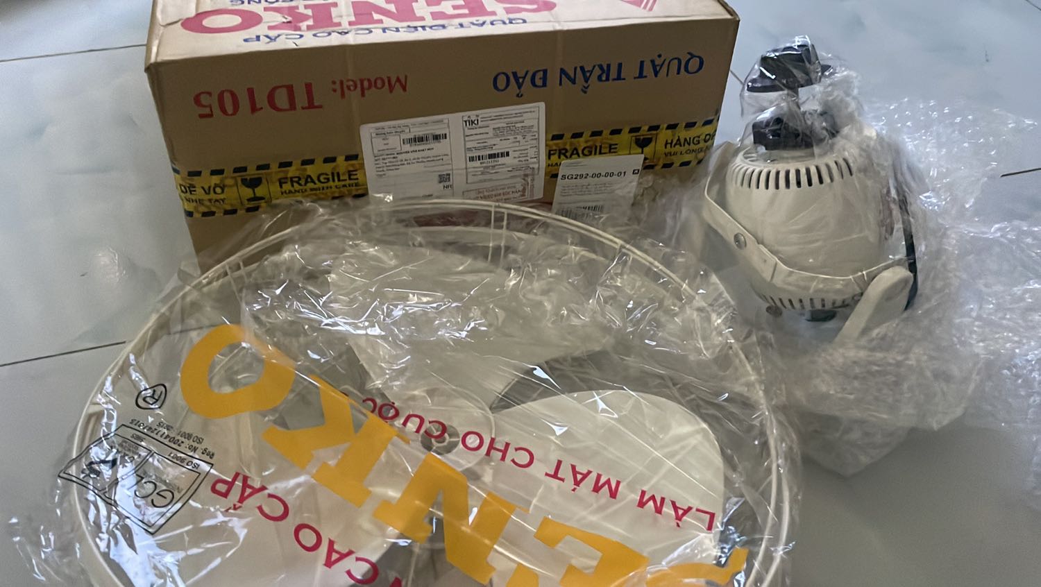 Quạt quay yếu quá mình phải gia công thêm một miếng nhựa để cách điện ở đáy. Thôi cho shop 5 sao ủng hộ