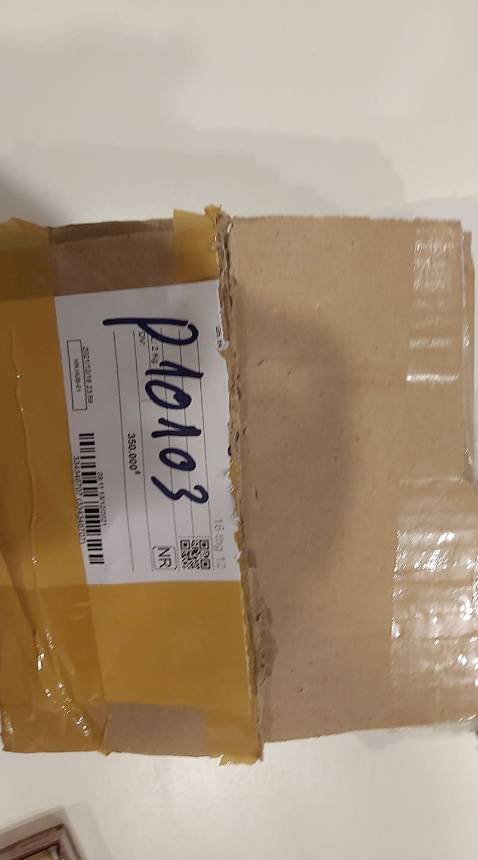 Shop giao nhầm hàng yêu cầu đổi gấp,