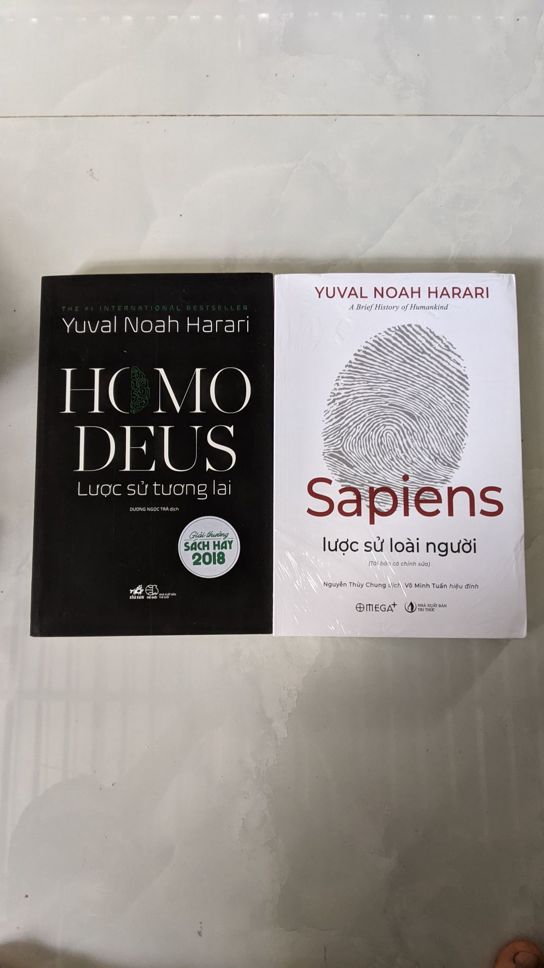 Đóng gói cẩn thận, bìa sách nguyên vẹn, được tặng quyển sổ nhỏ xinh xinh. Nhưng giao hàng lâu quáaaa Tiki ạ