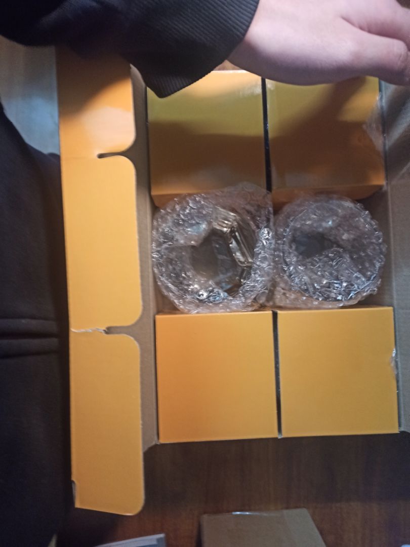 cốc rất đẹp , đóng gói cẩn thận không bị vỡ, có hẳn hộp để đựng