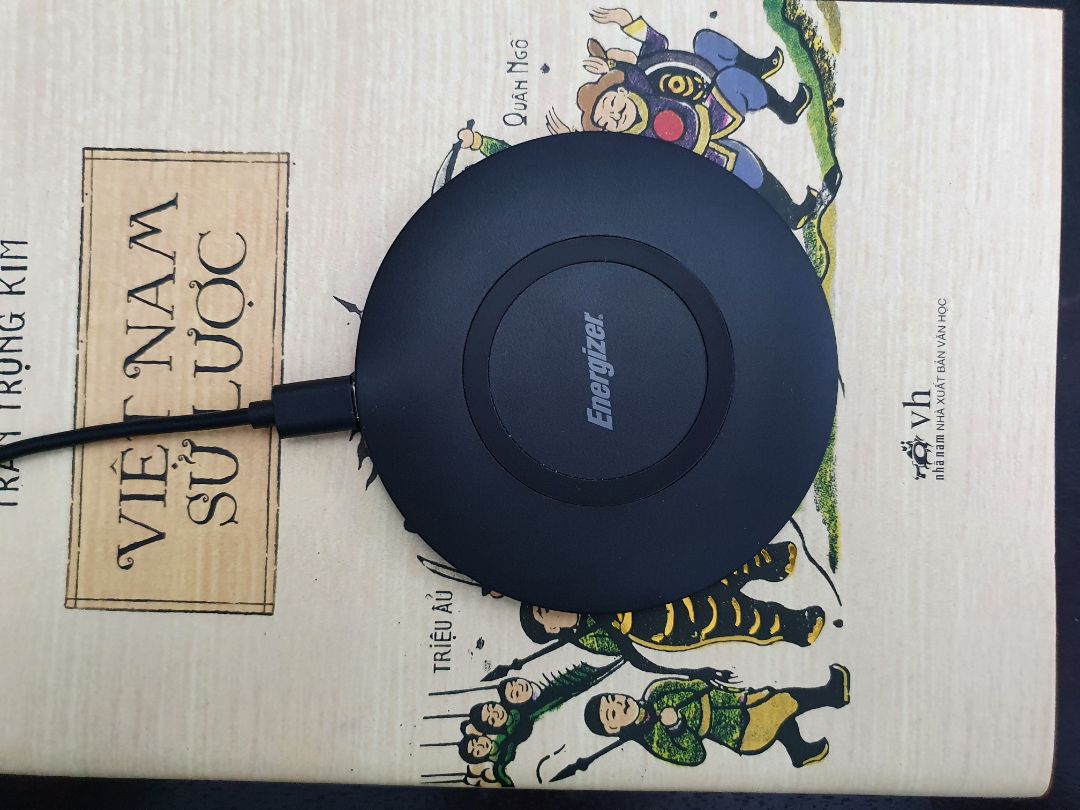 hình dáng nhìn khá đẹp, tiện dụng, sạc không dây giúp giảm việc cắm sạc nhiều lần dẫn đến lỏng jack cắm cáp. Nếu shop có kèm theo củ sạc nữa thì tuyệt vời!