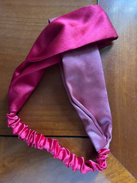 Rất không hài lòng. Tôi đặt màu hồng - nâu nhưng shop đã gửi cho tôi 1 sản phẩm khác.