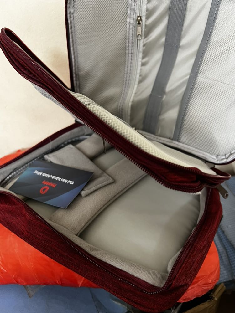 Đóng gói rất cẩn thận luôn, giao hàng nhanh. Sản phẩm to hơn so với tưởng tượng, dày dặn để đồ được nhiều khá ok. Có cả thẻ bảo hành và cảm ơn đi kèm chuyên nghiệp tuy nhiên nhận hàng hộp hơi móp nhưng túi vẫn ok nên vẫn ủng hộ 5 sao👍