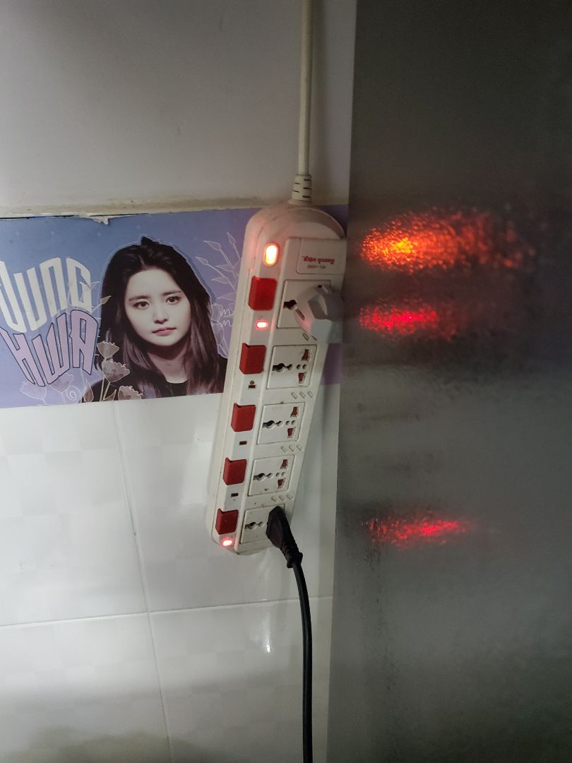 nhà mình chỉ xài ổ điện dạng này dây to nhìn rất chắc chắn, có từng nút bật, xài an toàn mình rất thíc