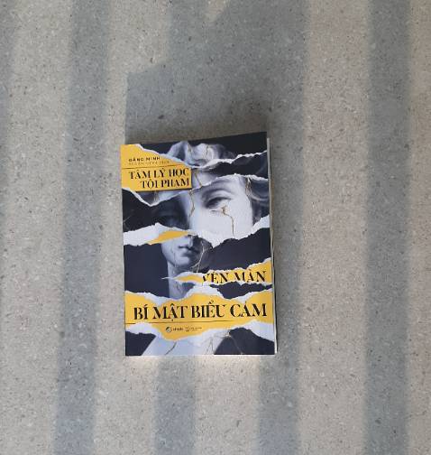 Đừng nghe lời mọi người nói, hãy quan sát biểu cảm của họ! 
Chủ đề thú vị, cách triển khai các phương thức đọc vị người đối diện hay ho, mới mẻ. Recommend nha