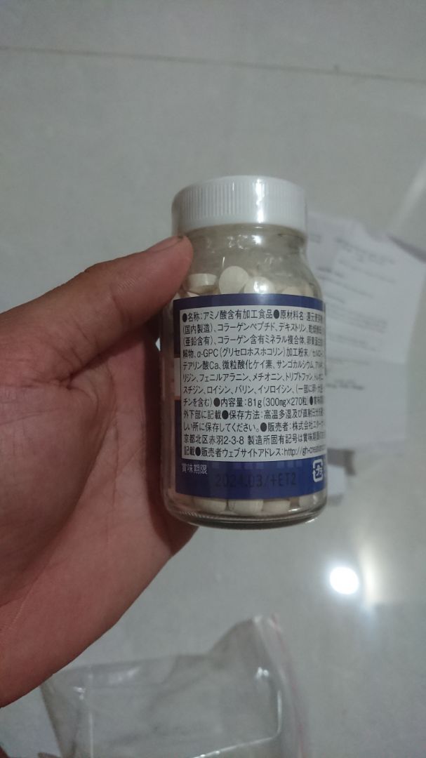 Đây là lần mua thứ 2 rồi, shop đóng gói vẫn theo phong cách cũ, êm ái!
Sản phẩm loại mới, màu xám trắng, cũng có thông báo kèm theo về mẫu mã mới nữa.
Uống thêm 1 liệu trình nữa xem sao