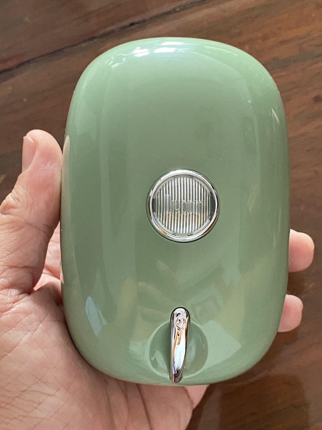 Nghe cũng OK. Nhỏ xinh nhưng phần radio là cái mình mong đợi nhất thì không như ý. Rất khó bắt sóng và ít kênh. Mong là các phiên bản sau có thể cải thiện.