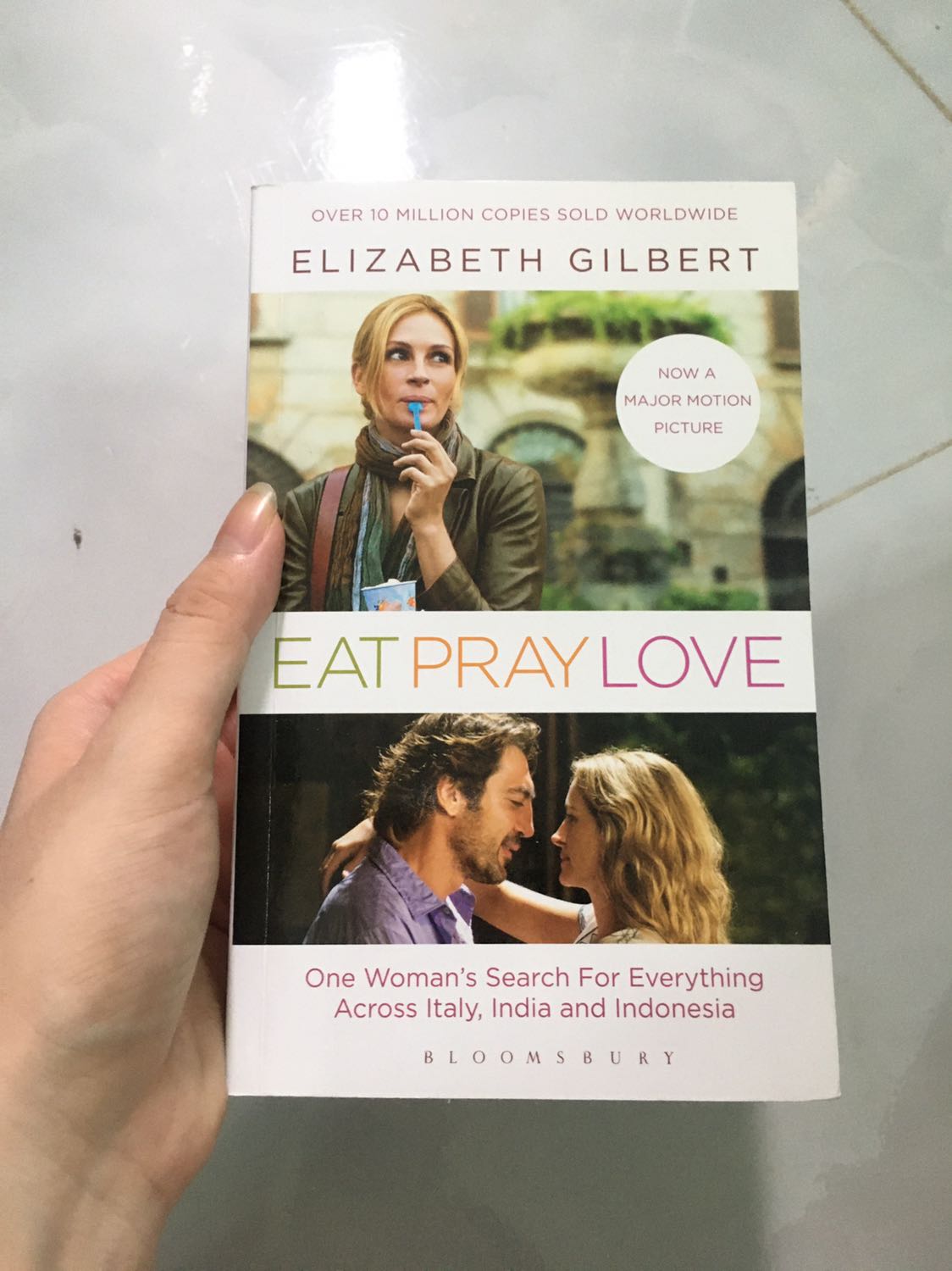 Sách khổ hơi nhỏ và chữ cũng hơi nhỏ nhen mng ơi. Bù lại mình rất thích loại giấy như thế này hihi Sách khổ hơi nhỏ và chữ cũng hơi nhỏ nhen mng ơi. Bù lại mình rất thích loại giấy như thế này hihi