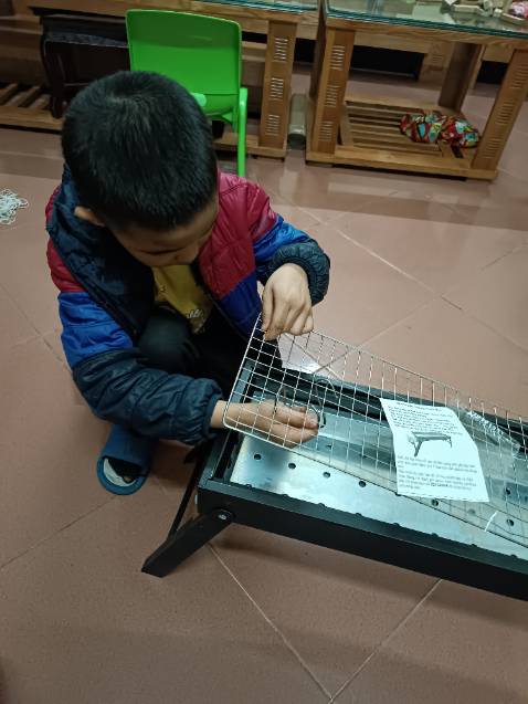 Sản phẩm đúng như hình. Giao hàng đúng hạn. Chất liệu gia công tốt, dày dặn, ko èo uột như mấy đồ giá rẻ