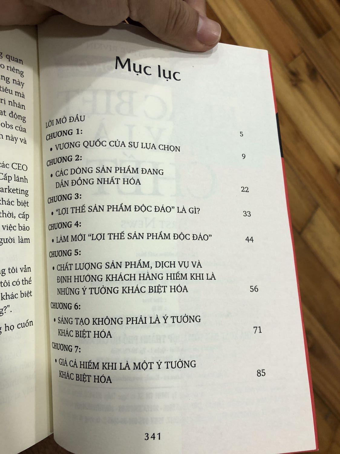 Đơn hàng 314054727 của tôi có quyển sách “Khác biệt hay là chết” có rất nhiều lỗi in ấn: đóng sai thứ tự trang, giấy in lem mực, mục lục thiếu. Đây dường như là sách in lậu. Tôi mua tặng nhưng sách quá tệ. Yêu cầu Tiki lấy lại và đổi quyển khác.
