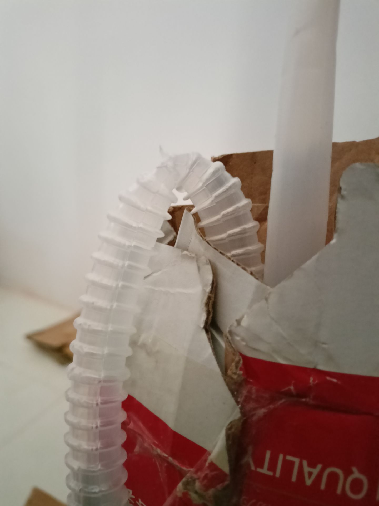 đóng gói ko kỷ lắm, óng bị xước rách