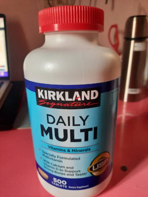 Thuốc tốt ạ. Mình bị thiếu chất nên uống vào biết ngay. Uống bao nhiêu thuốc nội chẳng ăn thua. Chẳng hạn, răng đang bị tê tê do thiếu canxi, uống ngày thứ 2 đã hết. Thiếu B uống thuốc vào thấy dịu hẳn. Da đang mụn cũng hết lên luôn. Chưa bao giờ thấy chai thuốc to như vậy. Rất thích ạ.